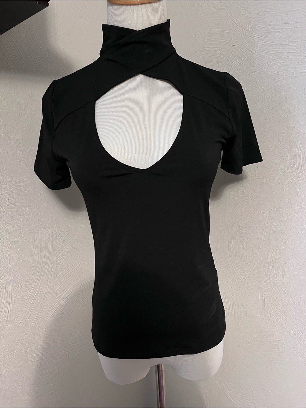 Charlotte Russe Black Short-Sleeve Mock Neck Top with Front Cutout